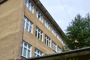 Meníme Hroncovu k lepšiemu - výmena okien, rekonštrukcia školy